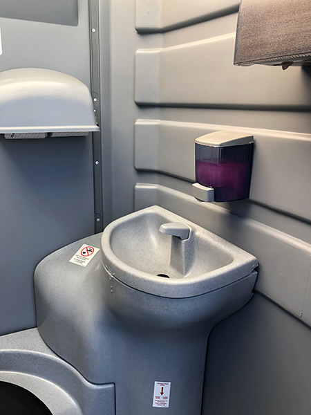 deluxe porta potty